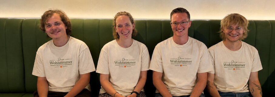 Das Team von Dein Wohnzimmer: Luk, Lilli, Pascal und Martin
